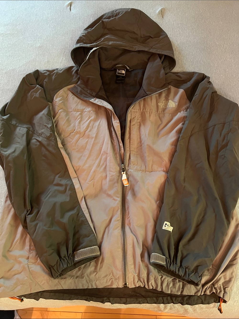 The North Face Men’s Hooded Lightweight Jacket in Olive Green and Gray